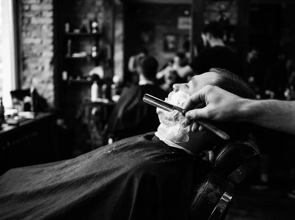 A straight razor through lather along the jaw