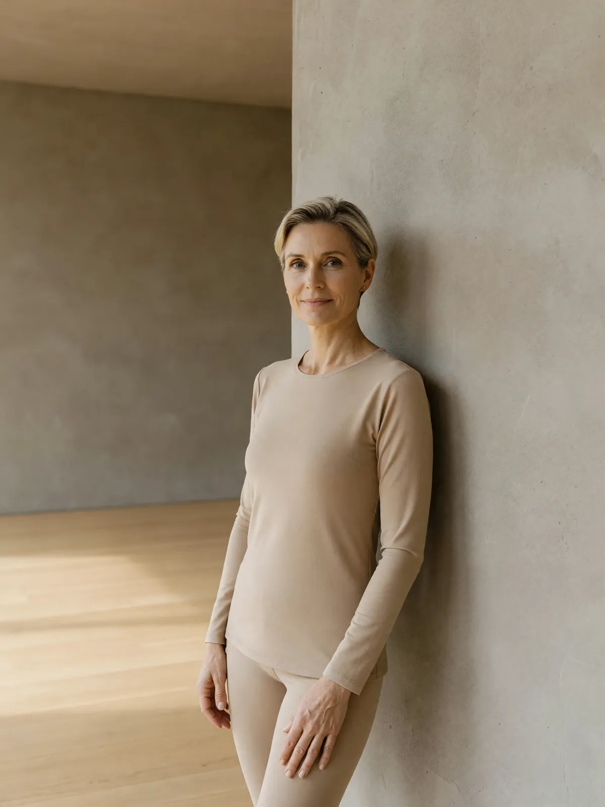 Anouk leaning against the studio wall